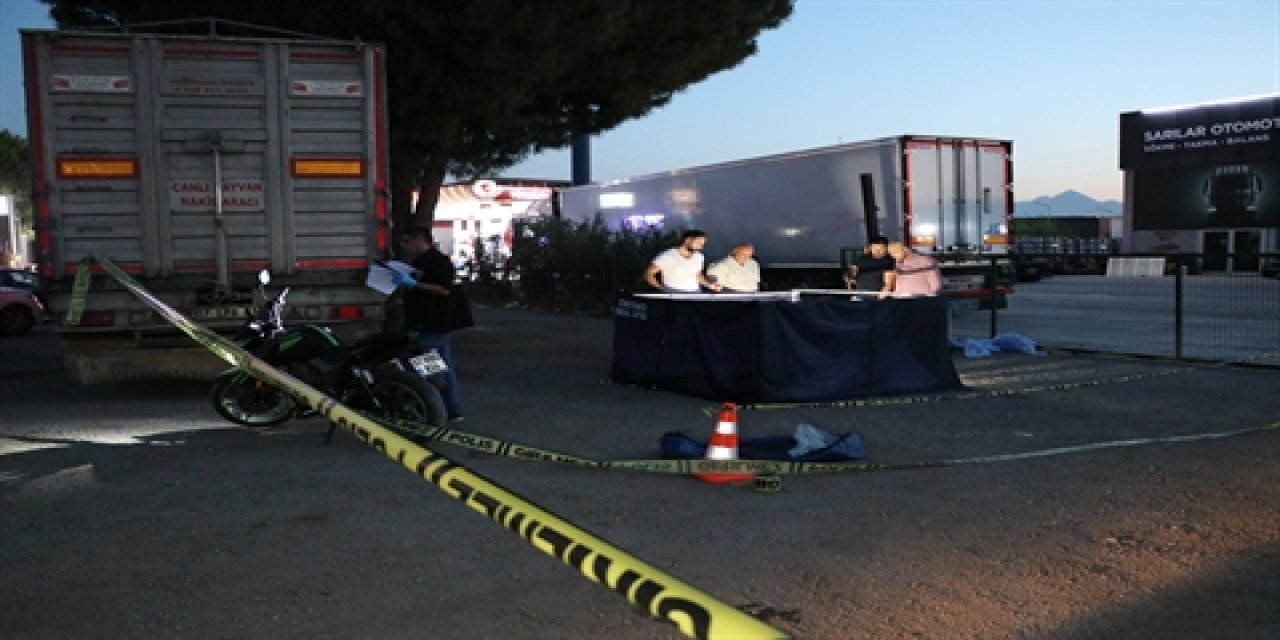 Antalya'da korkunç olay: Eşinin boğazını kesip, başında bekledi