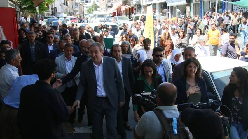 DEM Parti kayyımlara karşı İstanbul'dan Hakkari'ye yürüme kararı aldı!