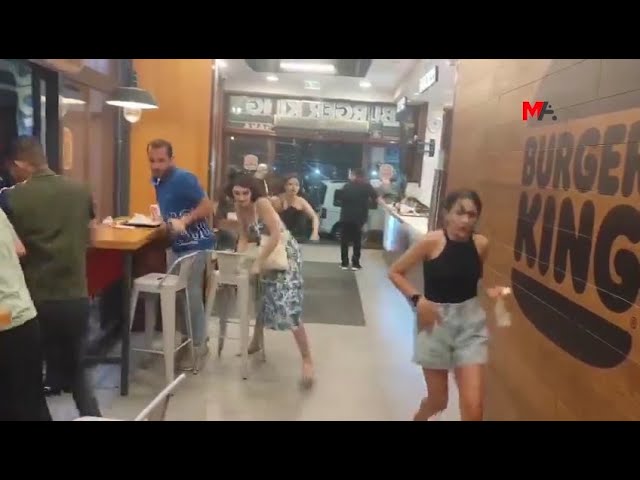 Diyarbakır'da bir grup şeriat ve cihat sloganları ile Burger King'i bastı!