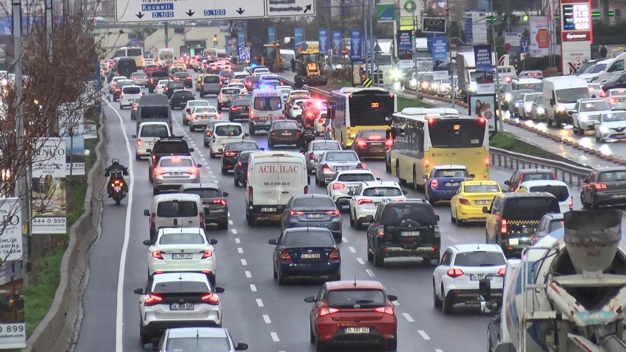 İstanbul'da tatil sonrası trafik yoğunluğu