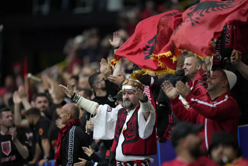 UEFA'dan Arnavut futbolcuya 'tezahürat' cezası