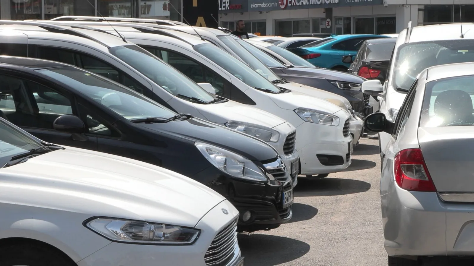 Otomobil sektörünü hareketli günler bekliyor: İkinci el araç fiyatları düşmeye devam edecek mi?