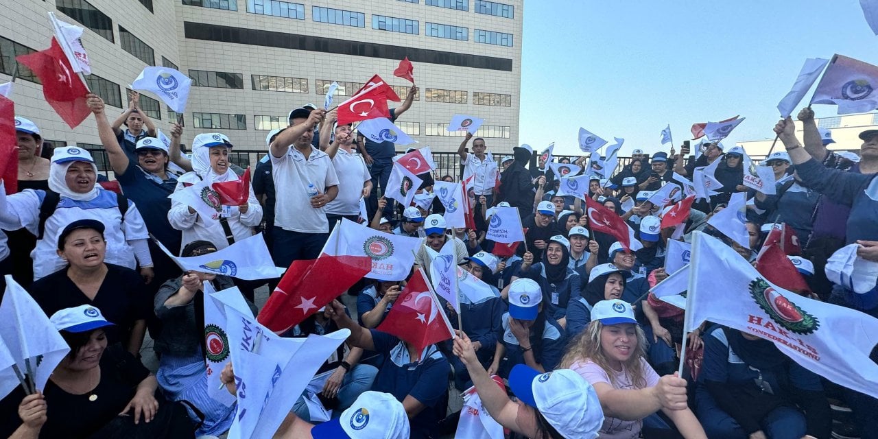 İzmir Şehir Hastanesinde temizlik işçileri iş bıraktı