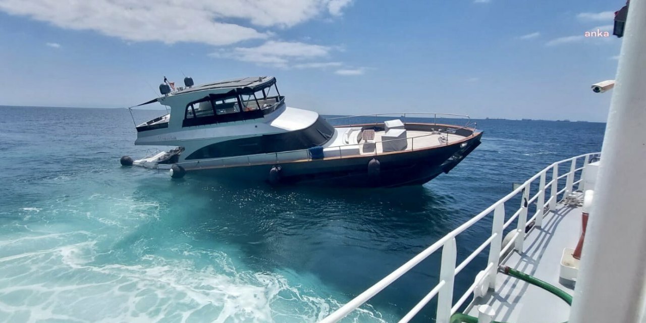 Ahırkapı açıklarında batma tehlikesi geçiren teknedeki 8 kişi kurtarıldı