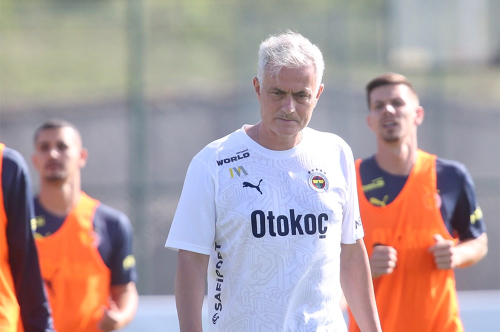 Fenerbahçe'de Jose Mourinho, futbolcularla işbaşı yaptı