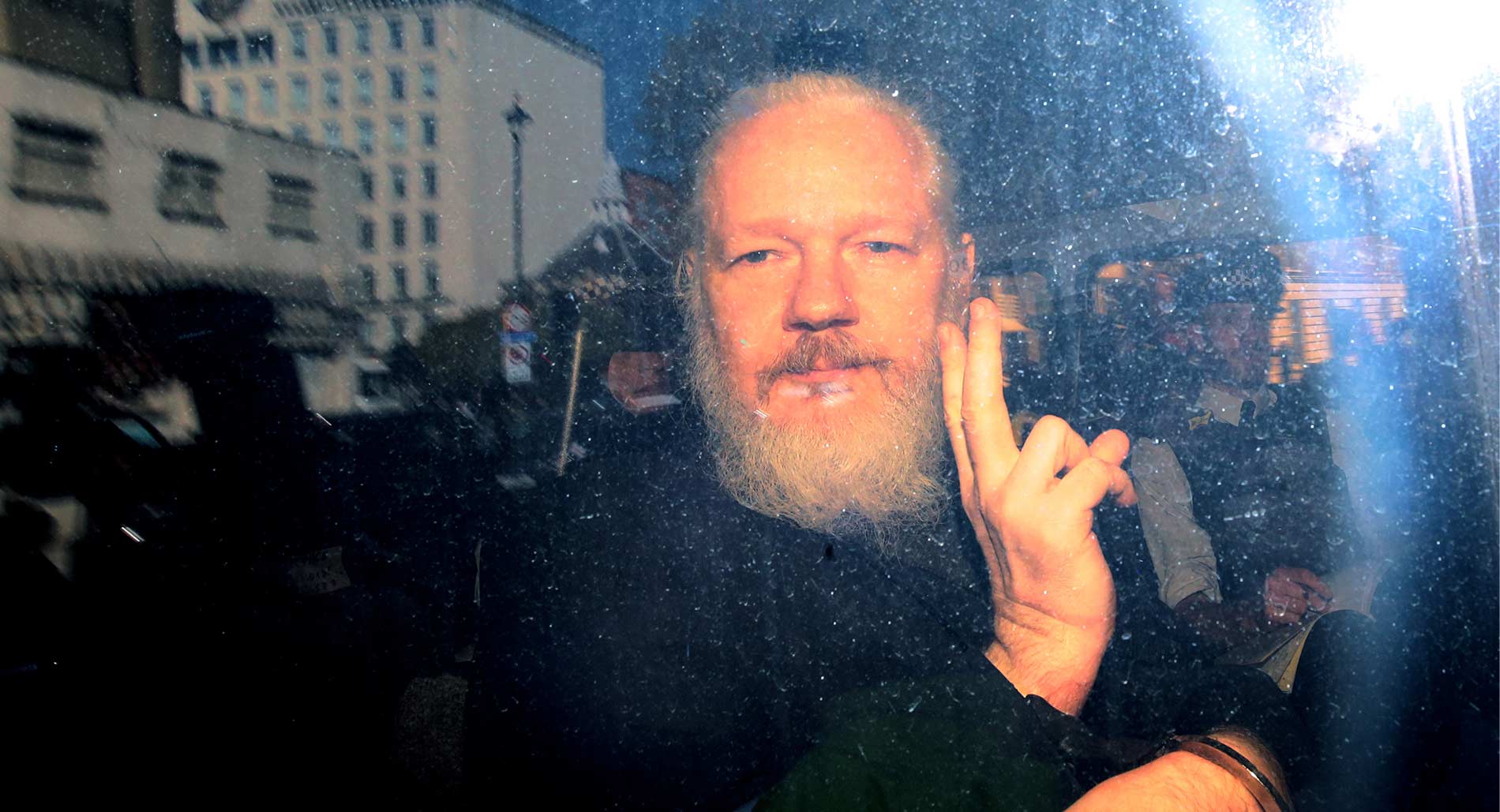 Wikileaks kurucusu Assange anlaşma sonucu serbest bırakıldı!