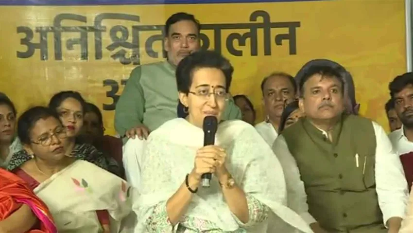 Açlık grevindeki Delhi Su Bakanı hastaneye kaldırıldı