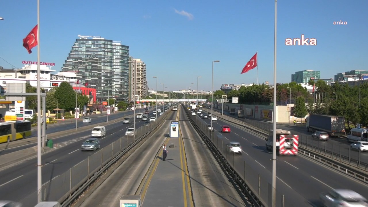 Yenibosna Metrobüs İstasyonu Yaya Üst Geçidi yenileniyor, İBB'den trafik düzenlemesi