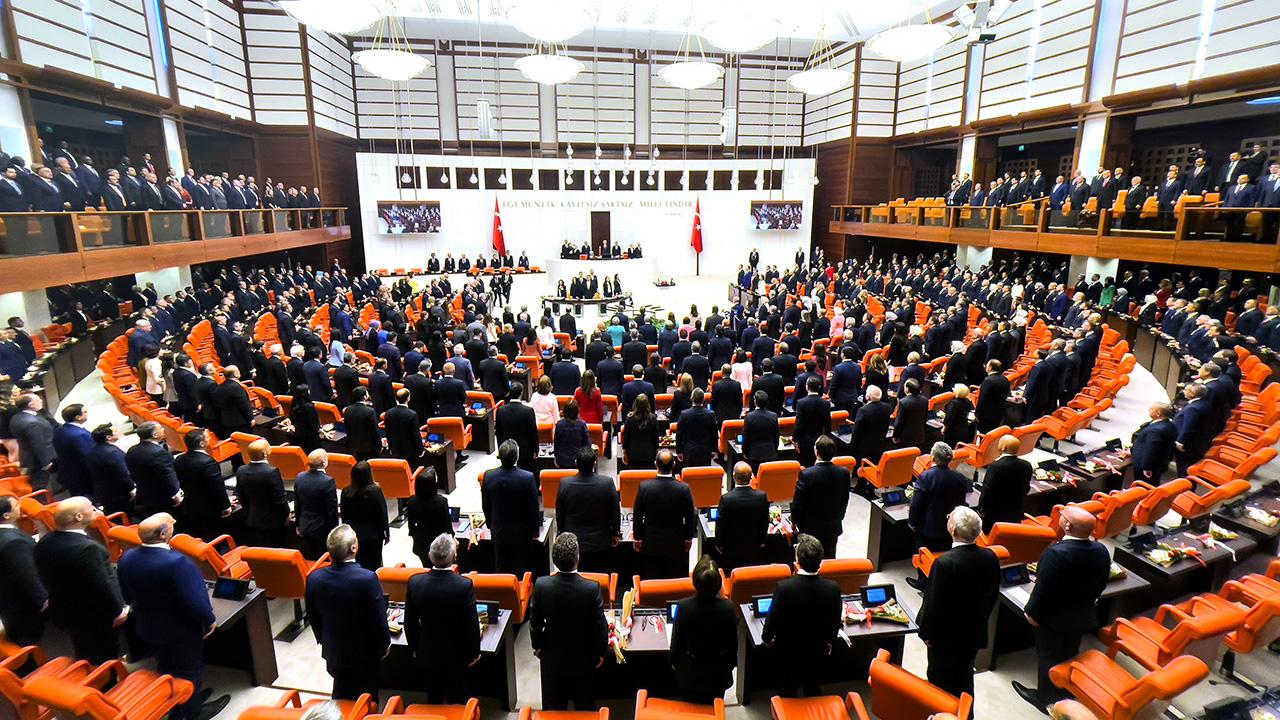 AKP'nin önergesi kabul edildi: Meclis 1 Temmuz'da tatile girmeyecek