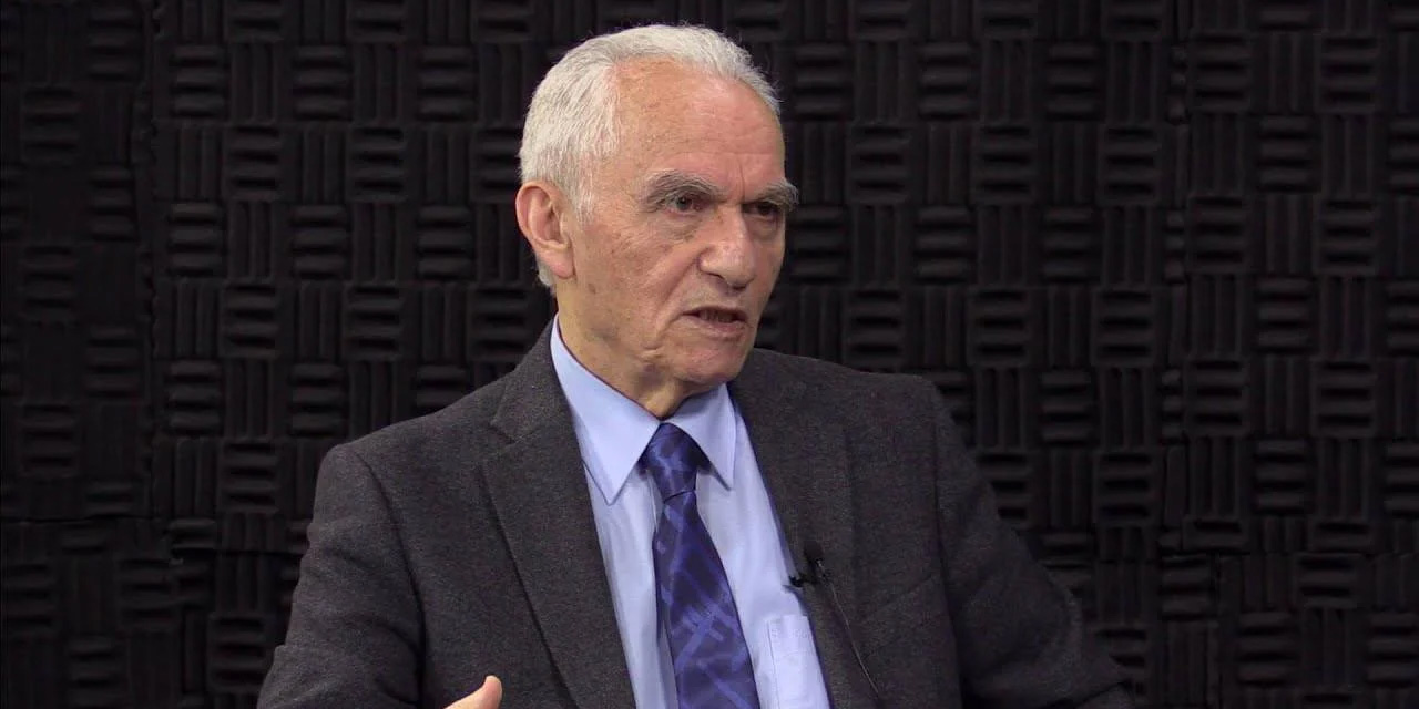 Eski Dışişleri Bakanı Yaşar Yakış hayatını kaybetti