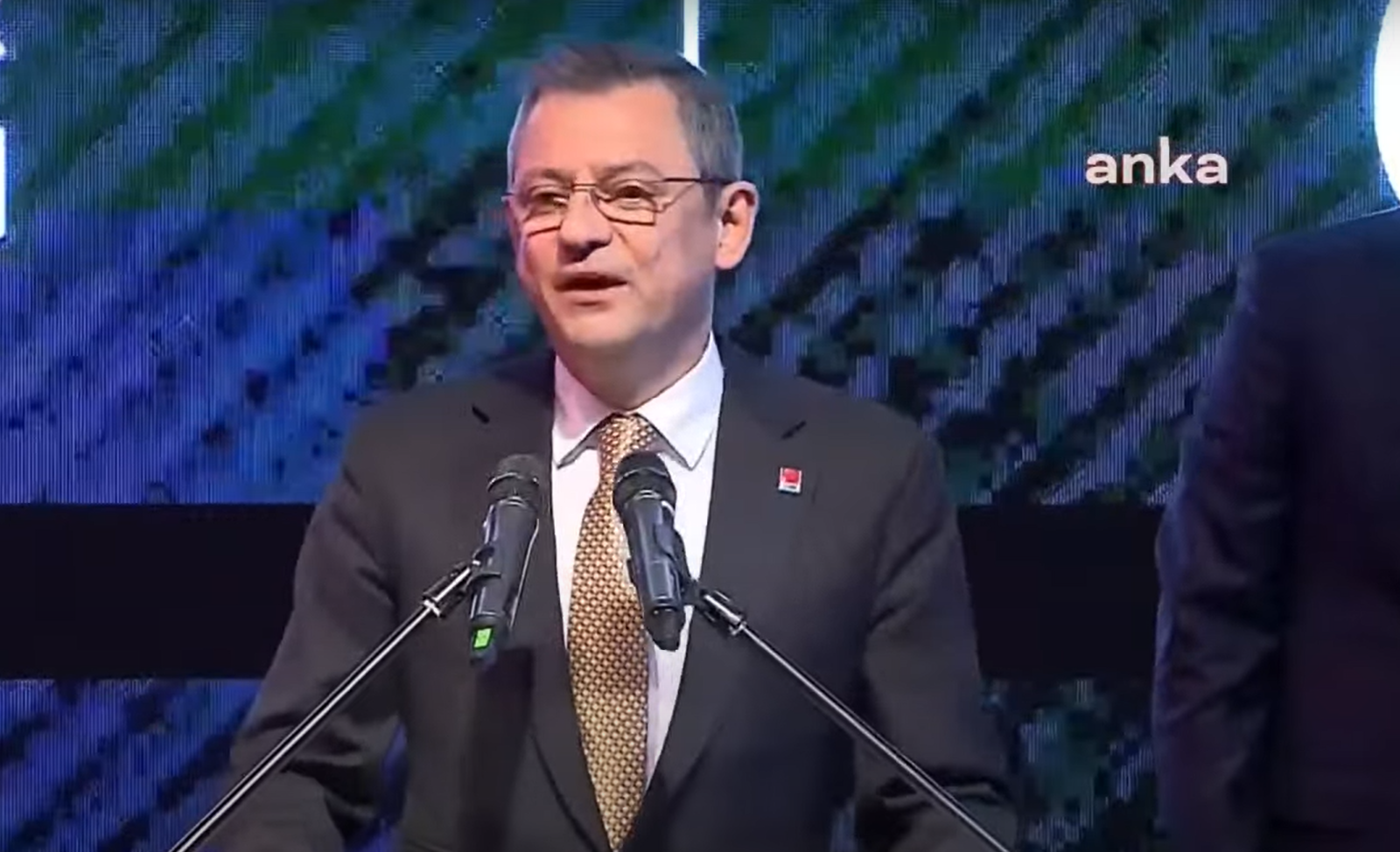 CHP Genel Başkanı Özgür Özel Bursa'da konuştu: Anketler önüme geliyor, keyifleniyorum. Bursa'yı kazanıyoruz!