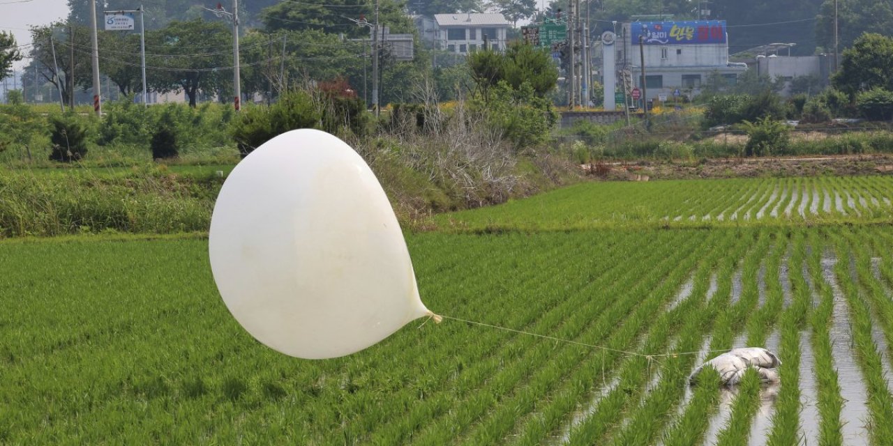 Kuzey Kore yine balonlarla çöp göndermeye devam ediyor