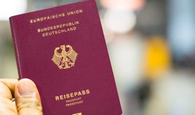 Almanya'da çifte vatandaşlık yasası bugün yürürlüğe giriyor