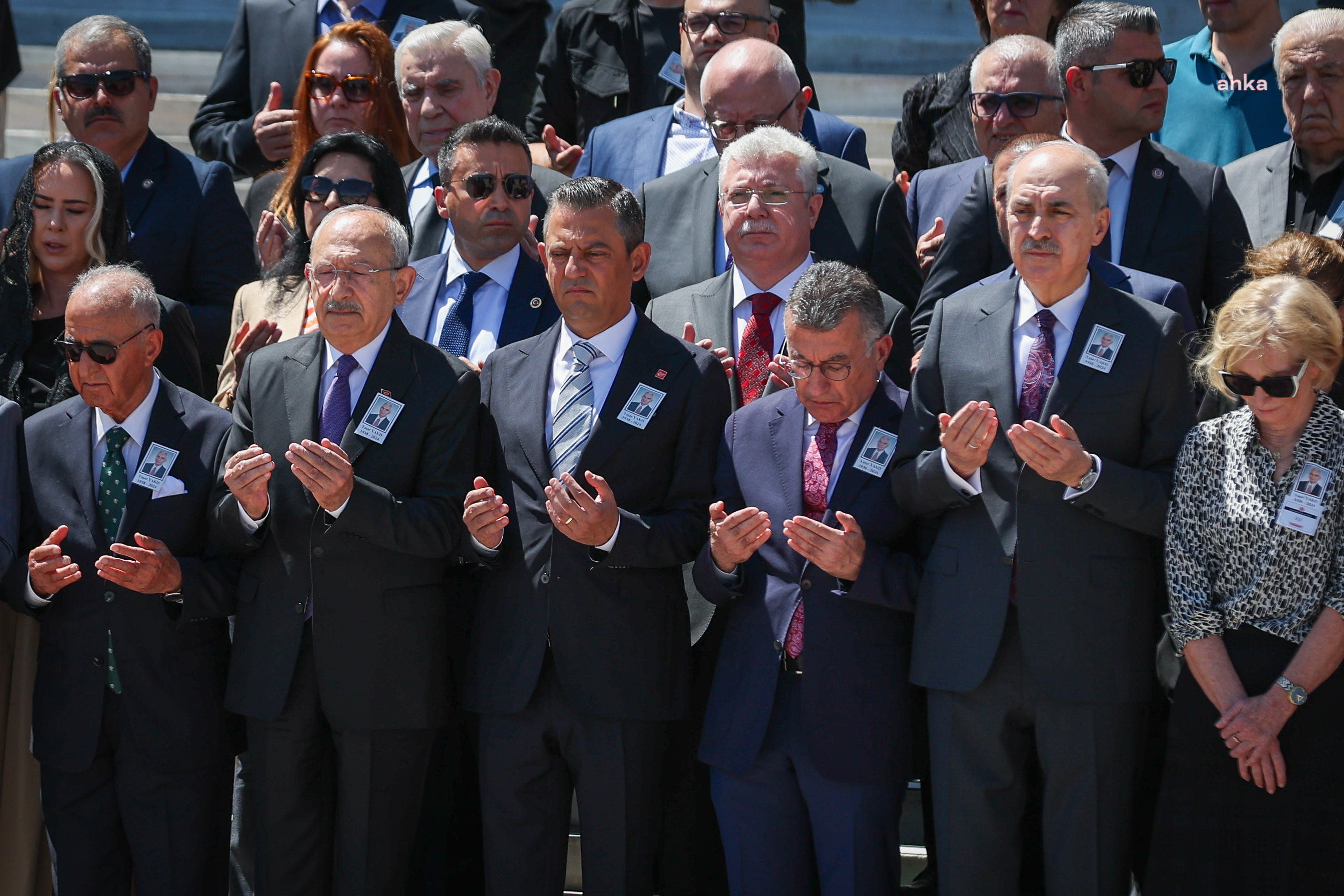 AKP'nin ilk Dışişleri Bakanı Yakış için TBMM'de cenaze töreni düzenlendi