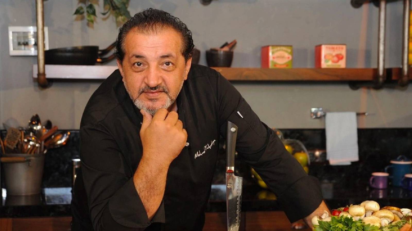 MasterChef jürisi Mehmet Yalçınkaya eline ne olduğunu açıkladı!
