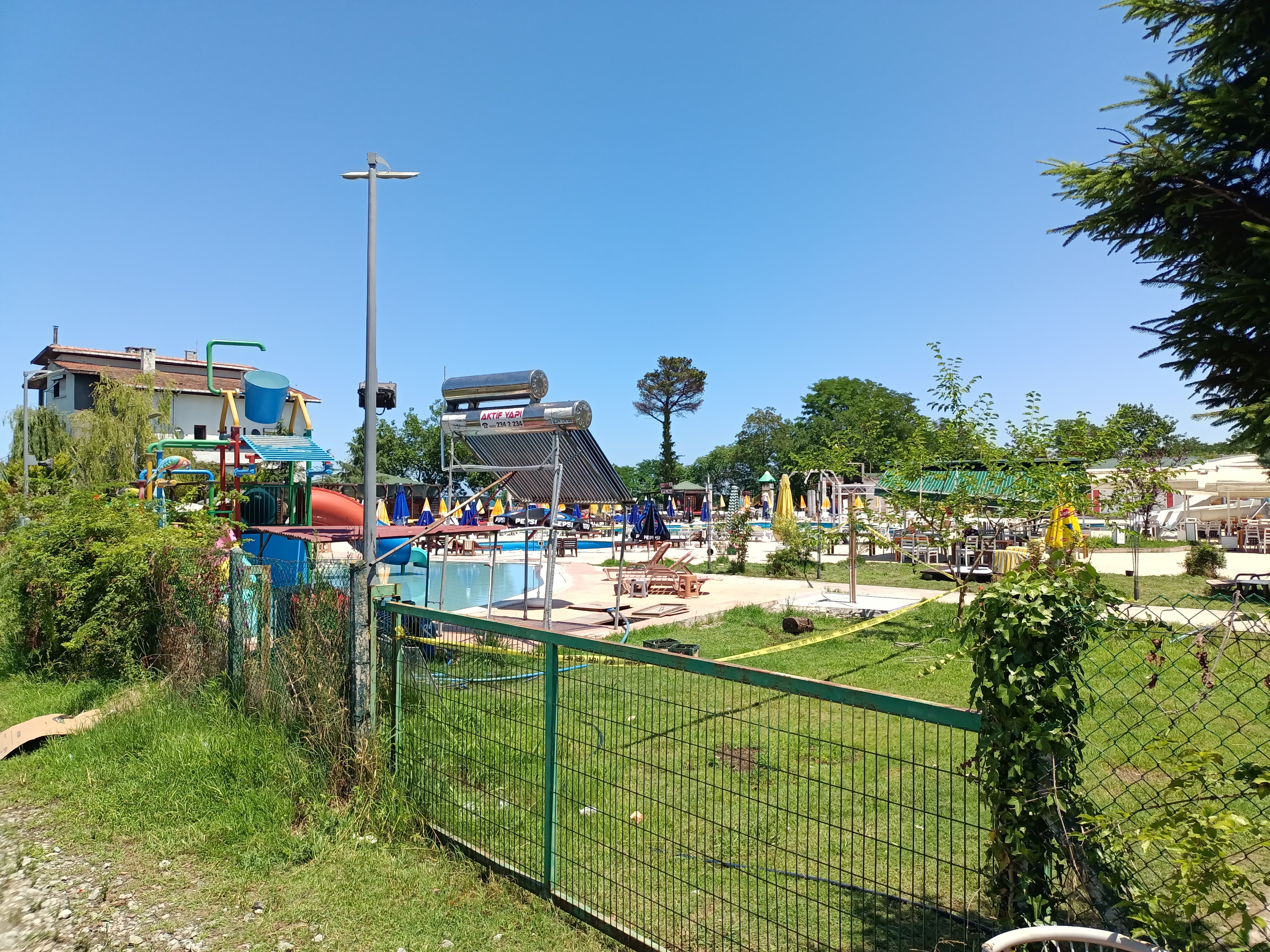 İşletme sahibi 8 yaşındaki kızı boğulmaktan kurtarmak isterken öldü