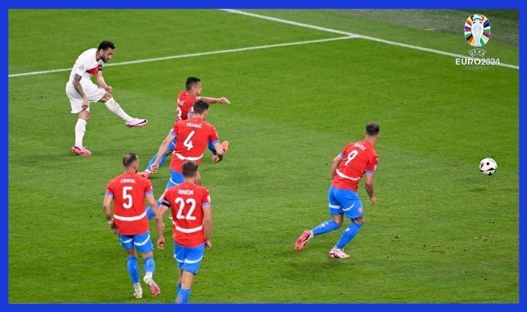 UEFA, Hakan Çalhanoğlu'nun golünü en iyiler arasında gösterdi