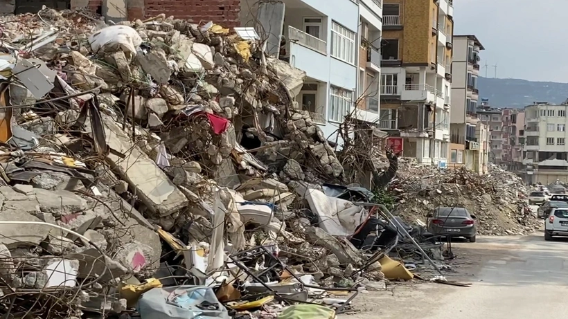 Hatay’da 51 kişiye mezar olan apartmanın müteahhidi tahliyesini istedi: 'Devlet ihalesi ve TOKİ işim var'