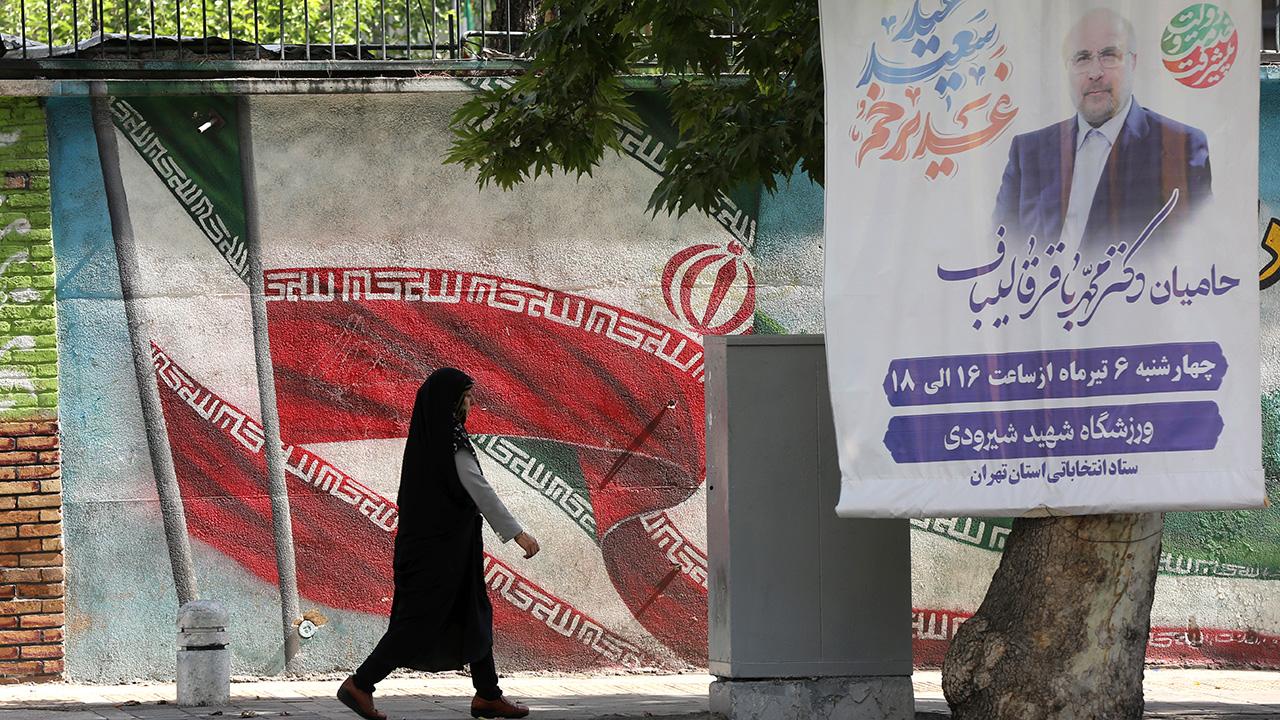 İran'da halk sandık başına gitti: Reisi'nin yerine kim seçilecek?