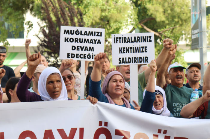 Muğla'da çimento fabrikasına karşı mücadele eden vatandaşlardan eylem