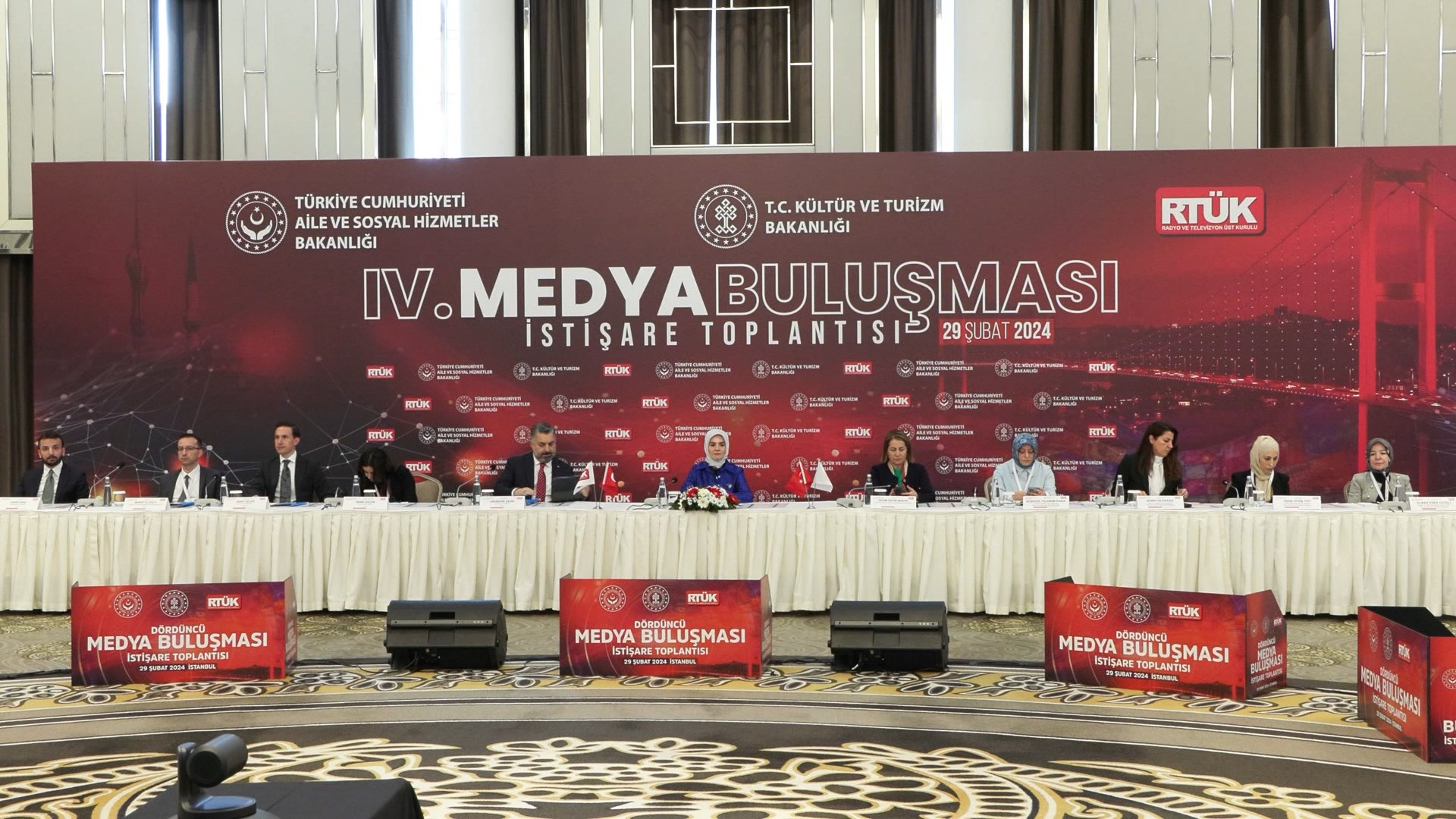 Aile Bakanı Göktaş dizi ve filmler hakkında konuştu: Toplumu bütün kılan yapımları istiyoruz