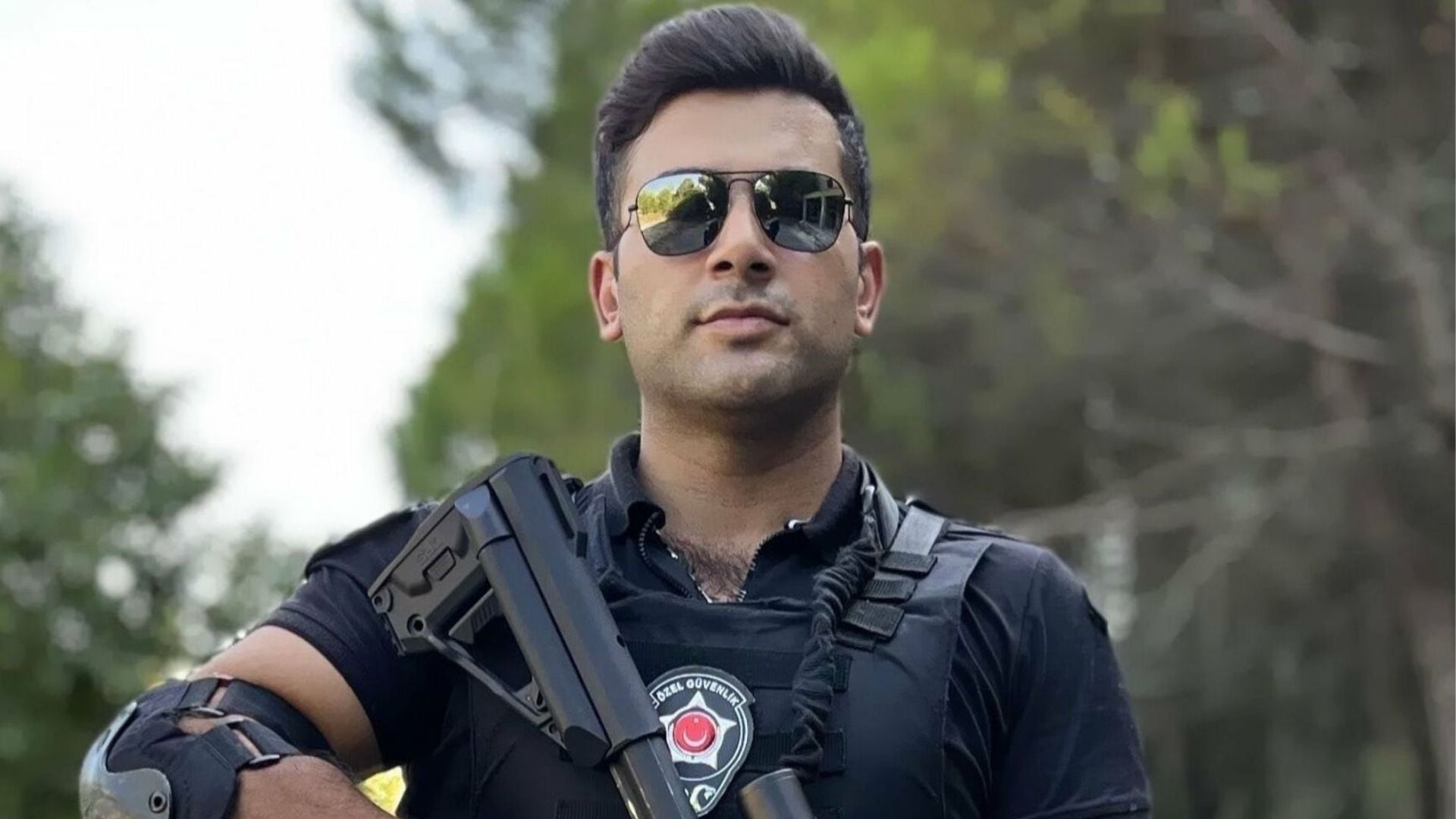 'Yakışıklı Güvenlik' mesleğini bıraktı