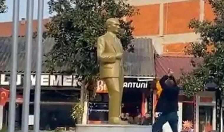 Sakarya'da Atatürk heykeline saldıran zanlı tutuklandı
