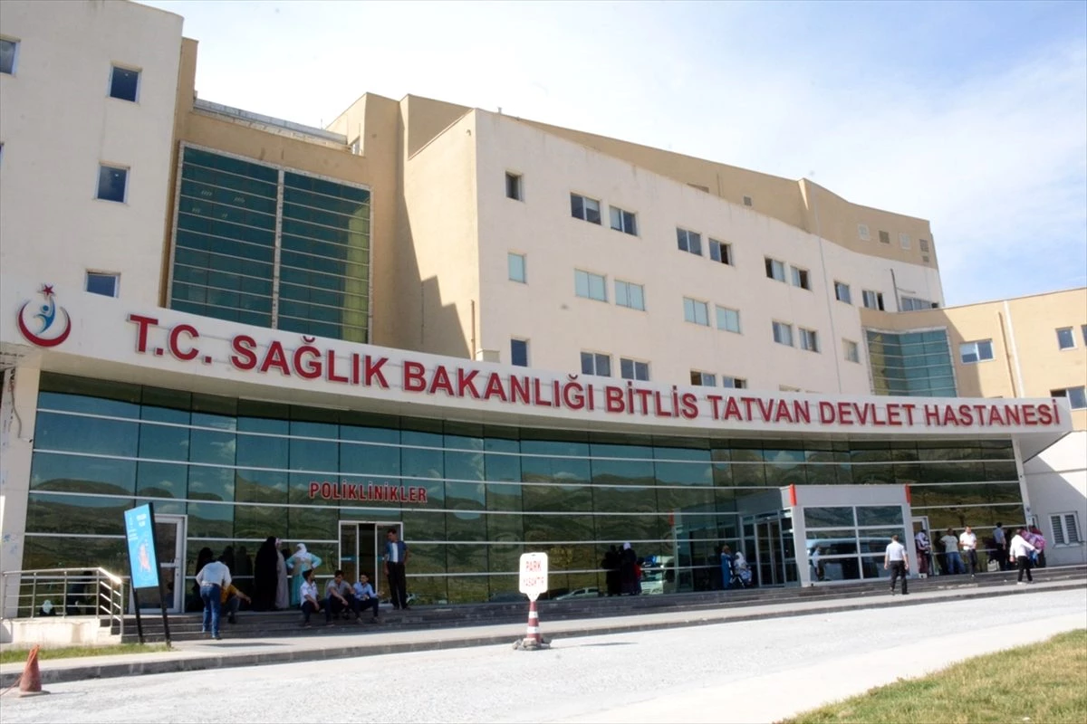 Tatvan Devlet Hastanesi'nde AKP mitingi!