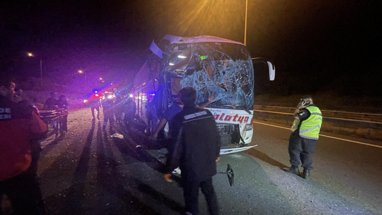 Anadolu Otoyolunda iki yolcu otobüsü çarpıştı