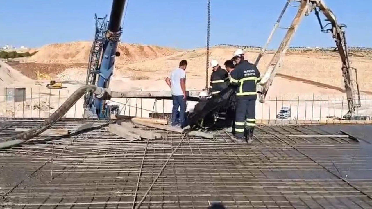Mardin'de üzerine beton mikseri devrilen işçi hayatını kaybetti