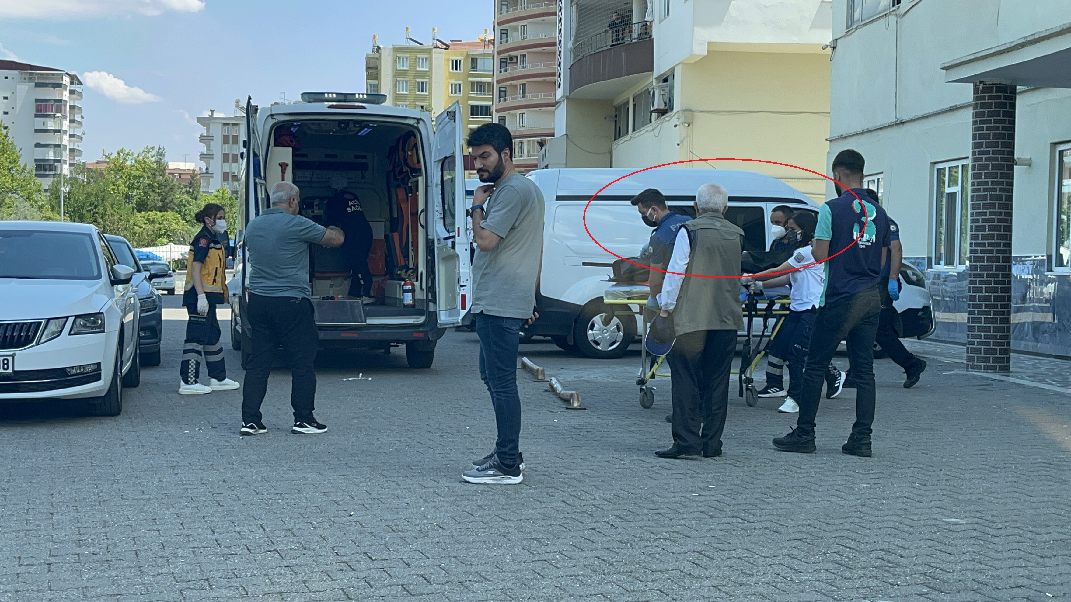 Koku ihbarından ceset çıktı; eve giren sağlık ekibi fenalaştı