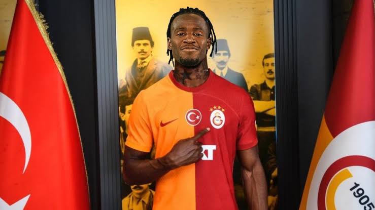 Galatasaray, Batshuayi için özel tişört bastırdı; tişörtteki ince gönderme dikkati çekti
