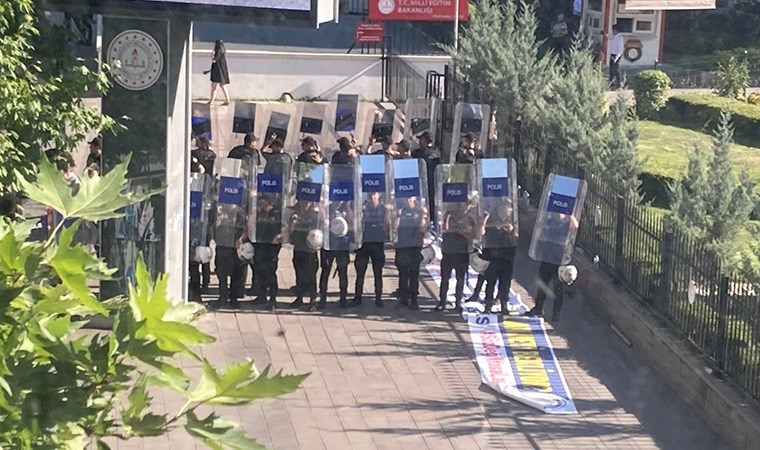 Özel sektör öğretmenlerinin eylemine polis müdahalesi: 25 eğitimci gözaltında