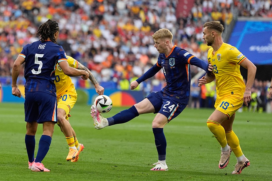 Romanya, Hollanda karşısında tutunamadı; Portakallar çeyrek finalde