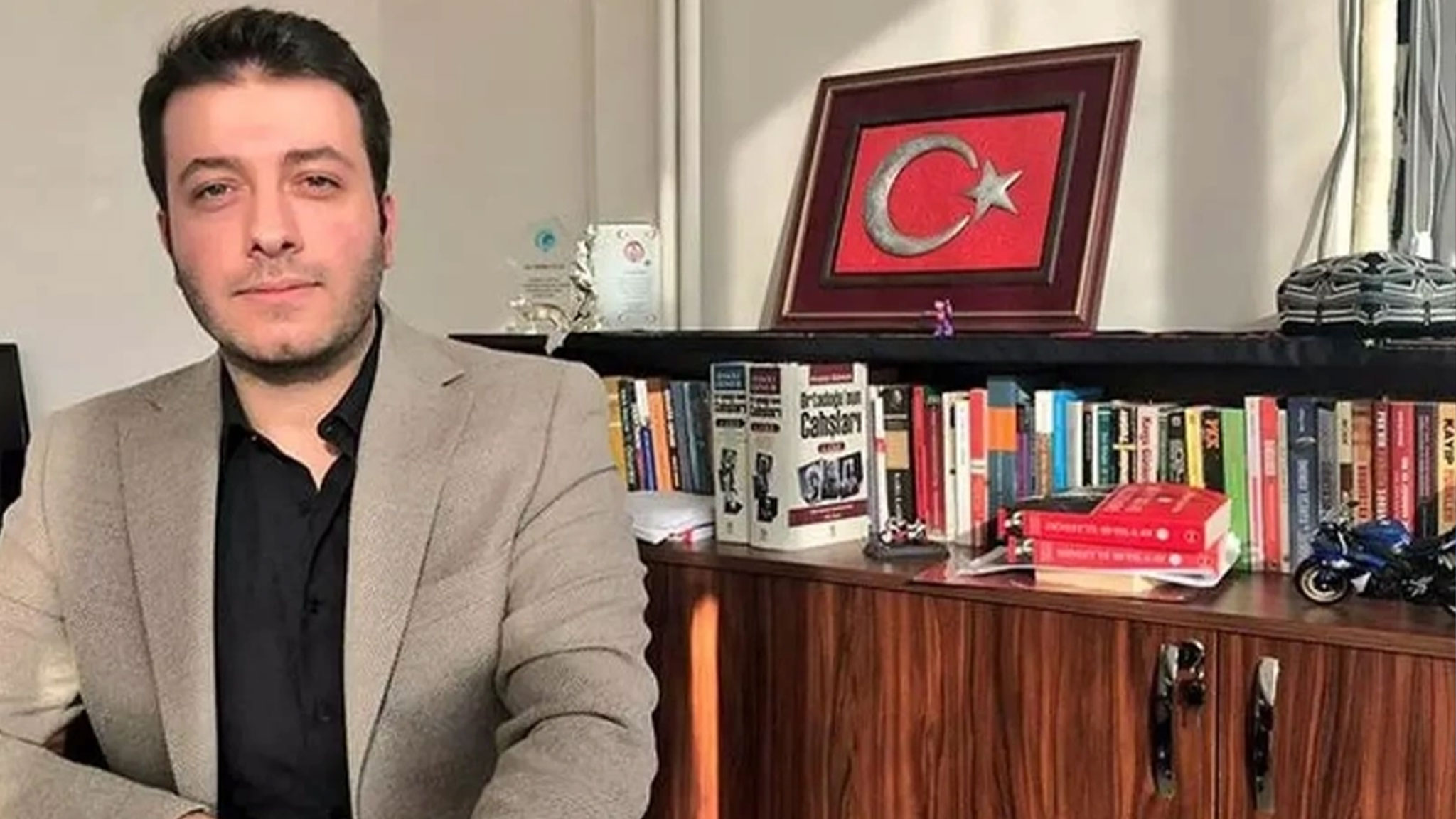 Aykırı Genel Yayın Yönetmeni Batuhan Çolak gözaltına alındı