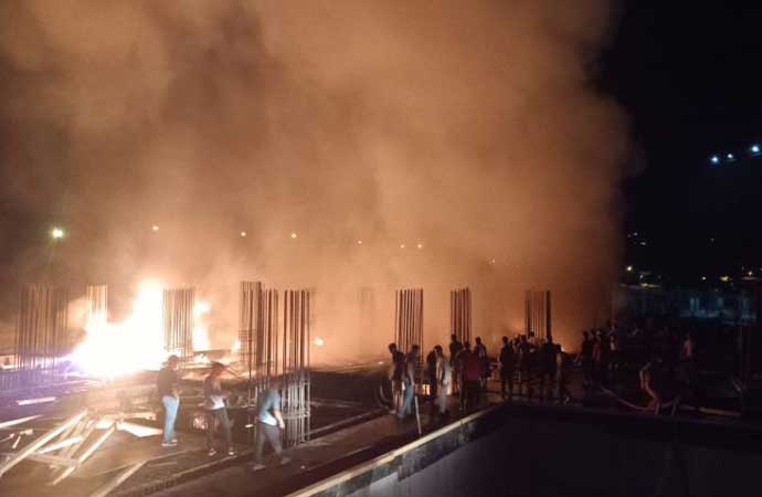 Şırnak'ta inşaatı devam eden hastanede yangın çıktı!