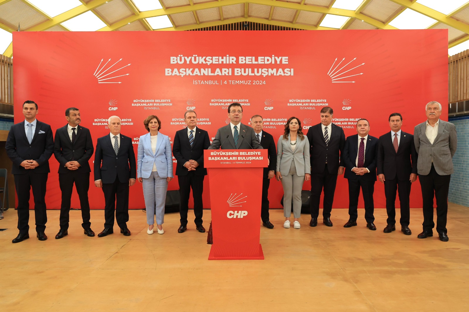 CHP'li Büyükşehir Belediye Başkanları İstanbul'da bir araya geldi