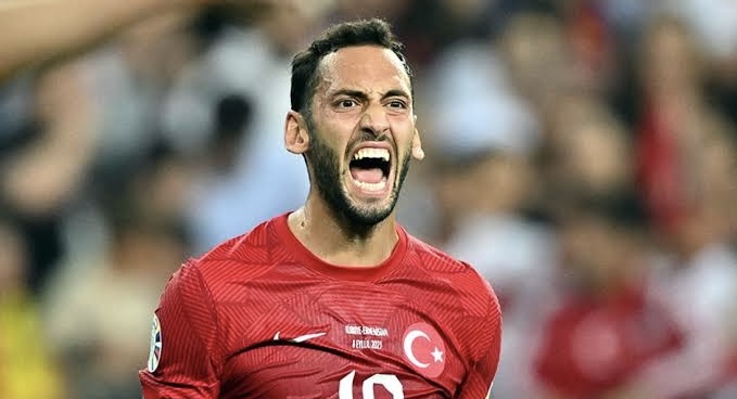 Hakan Çalhanoğlu, Montella’nın sistemini yorumladı: Hocanın bir bildiği vardır!