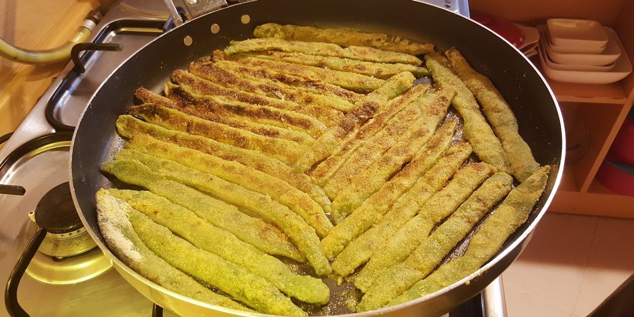 Yeşil fasulyeyle yapılan bu yemek Yunanistan'da çok ünlü. Bakın nasıl yapılıyor