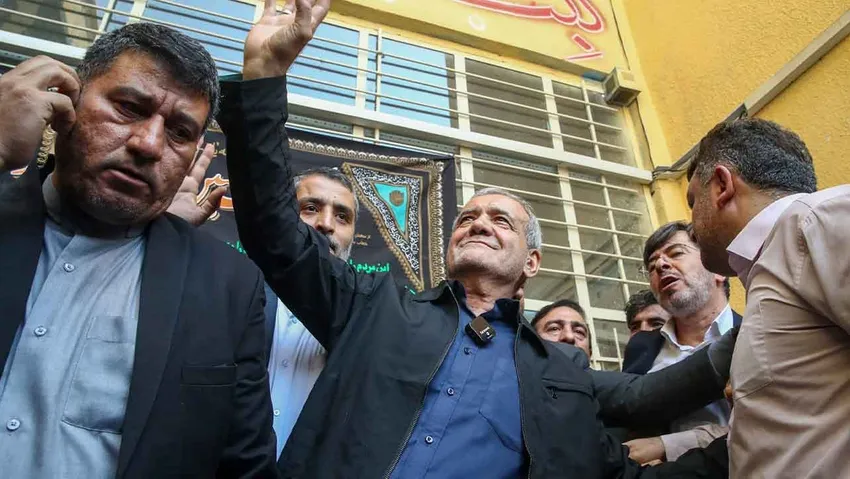 İran'da cumhurbaşkanı seçimini reformcu aday Mesud Pezeşkiyan kazandı