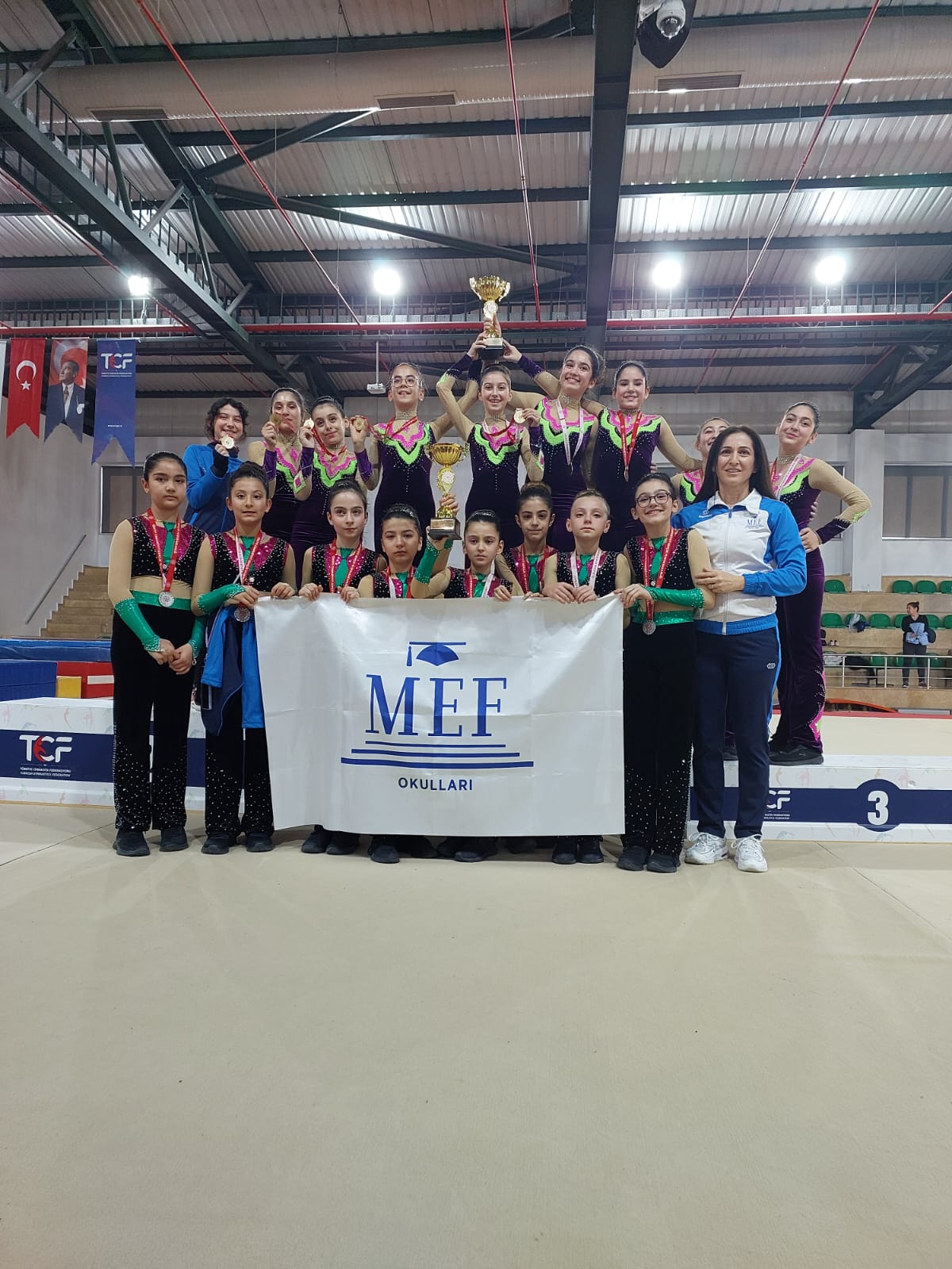 MEF Bahçeşehir Kampüsü öğrencileri iki kupayla Türkiye şampiyonasında