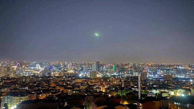 Uzman isim açıkladı: Dün gece gökyüzünden düşenler meteor muydu?