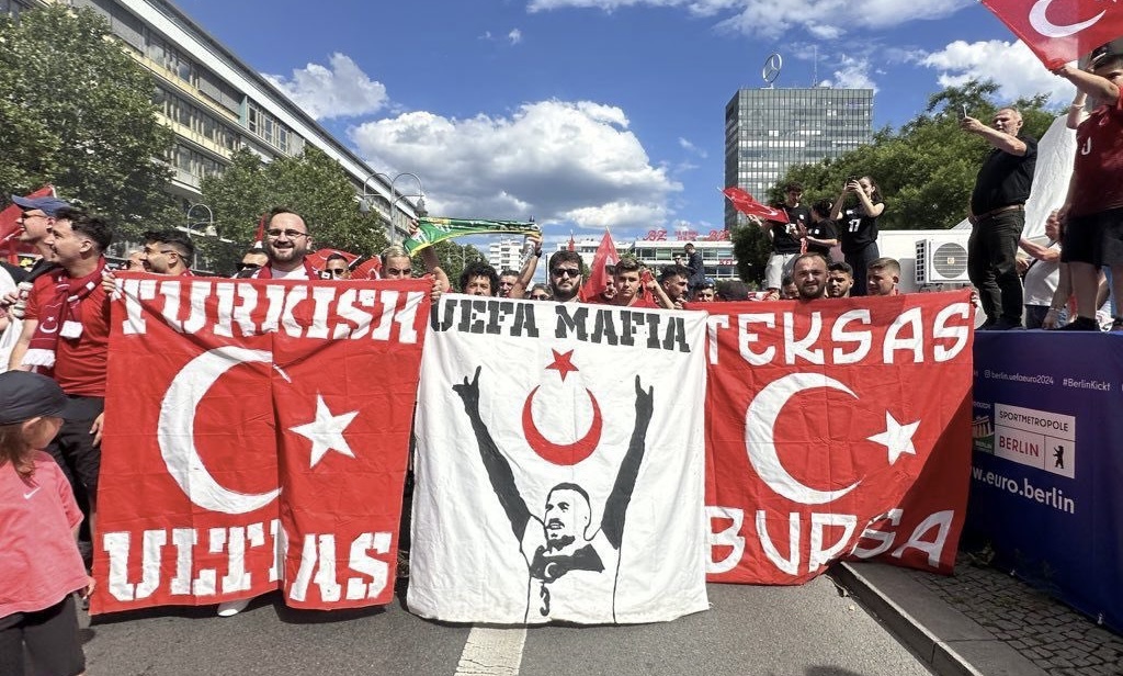 Berlin Türk kentine döndü; Bursaspor’un taraftar grubu Teksas kente çıkarma yaptı