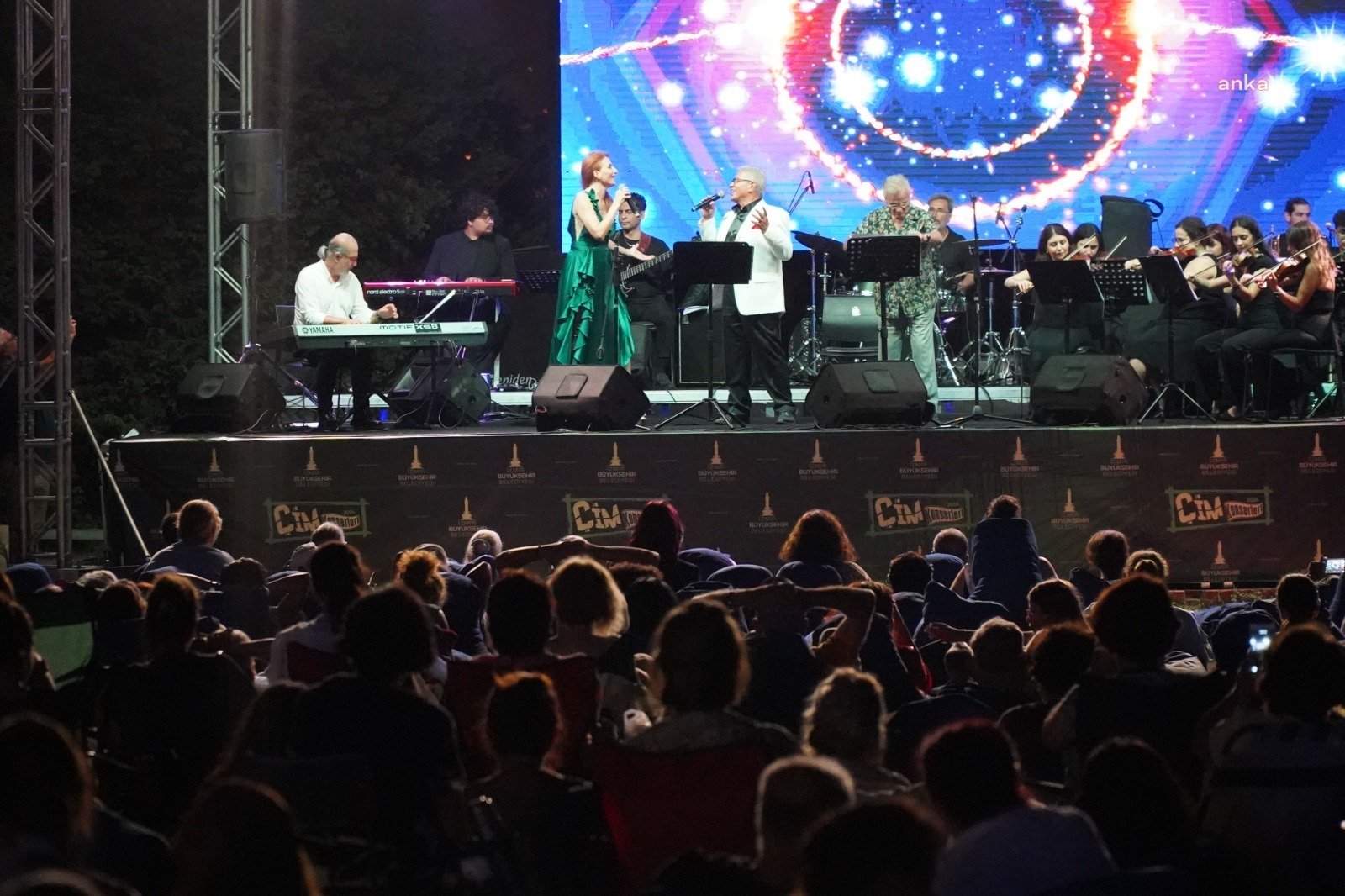 İzmir çim konserleri başladı