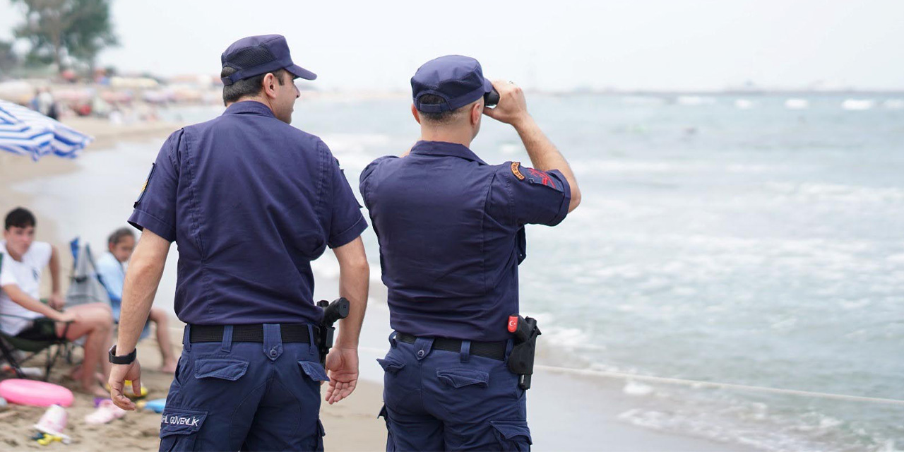 Yasağa rağmen denize giren 30 kişiye para cezası