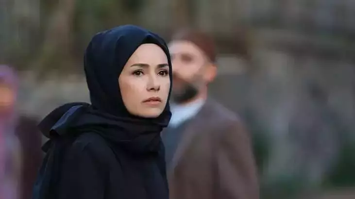 Özgü Namal'ın yeni stili görenleri şaşırttı