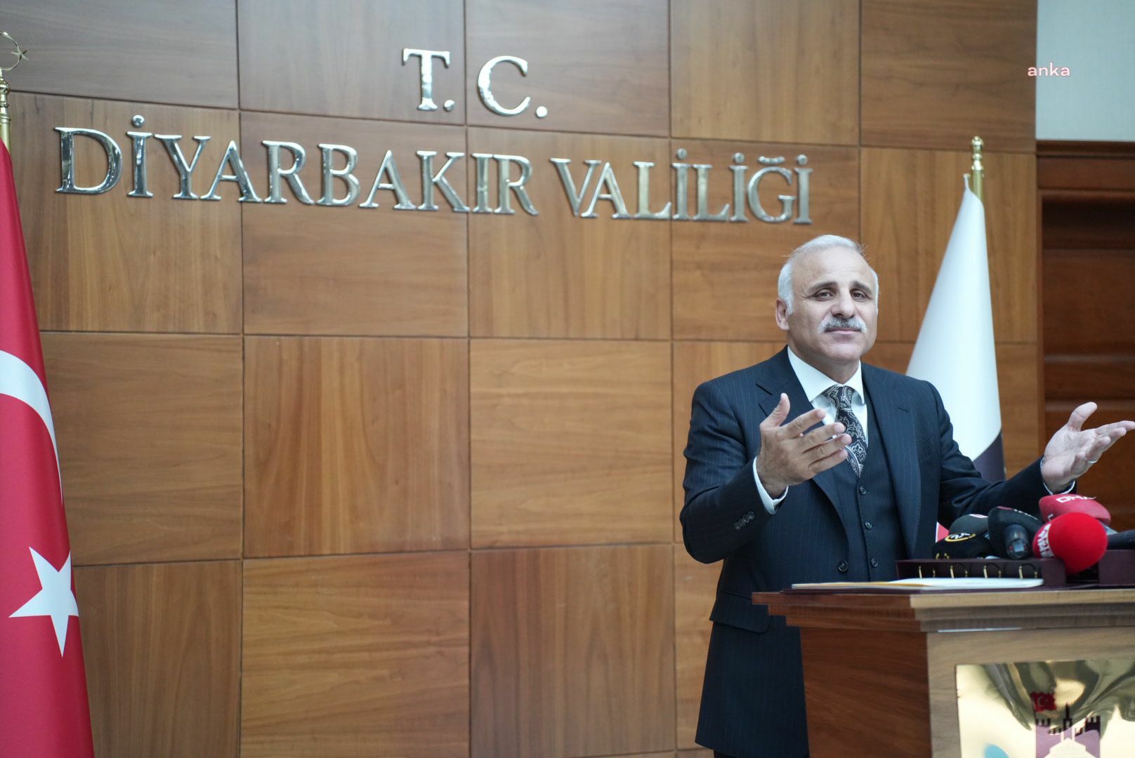 Eski AKP’li başkan yeni Diyarbakır valisi göreve başladı