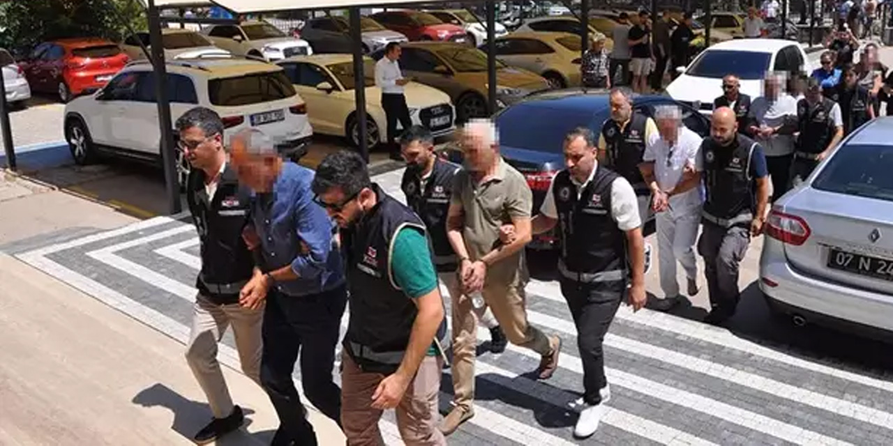Antalya'da tapu müdürlüğü operasyonunda gözaltına alınan 7 şüpheli adliyede