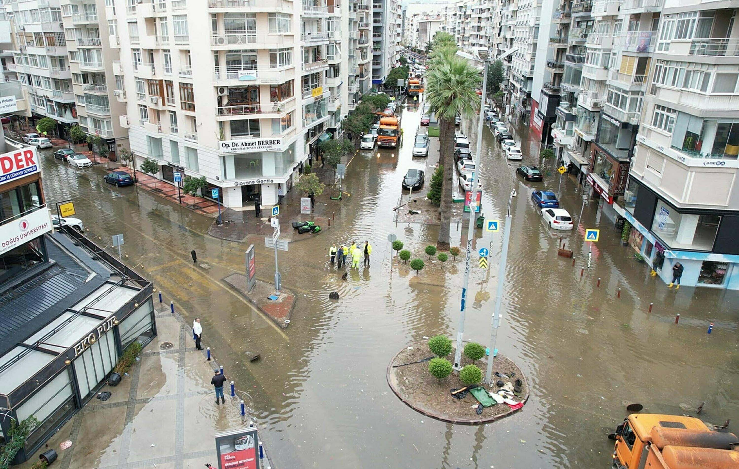 İzmir için uyarı: Olası bir depremde deniz kentin içine girecek