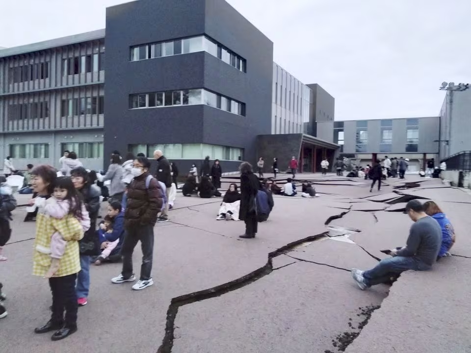 Japonya’da 7.6 büyüklüğünde deprem: Tsunami uyarısı yapıldı